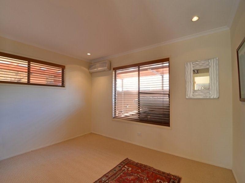 16 Dirk Hartog  Place, Hollywell QLD 4216