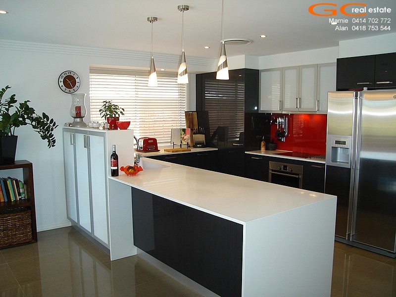 39 Pebble Beach Drive, Runaway Bay QLD 4216