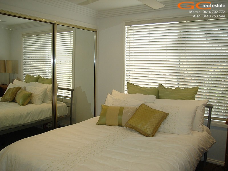 39 Pebble Beach Drive, Runaway Bay QLD 4216