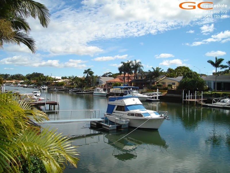 39 Pebble Beach Drive, Runaway Bay QLD 4216