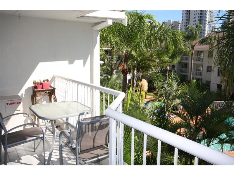 32/1 Cronin Avenue, Main Beach QLD 4217