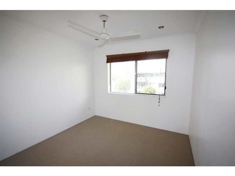 32/1 Cronin Avenue, Main Beach QLD 4217