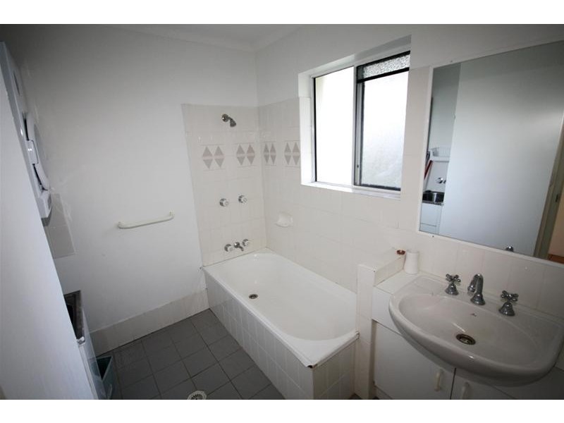 32/1 Cronin Avenue, Main Beach QLD 4217