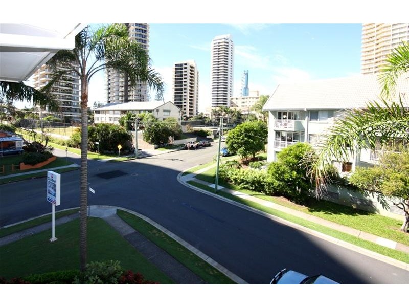 32/1 Cronin Avenue, Main Beach QLD 4217