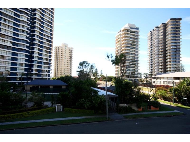 32/1 Cronin Avenue, Main Beach QLD 4217