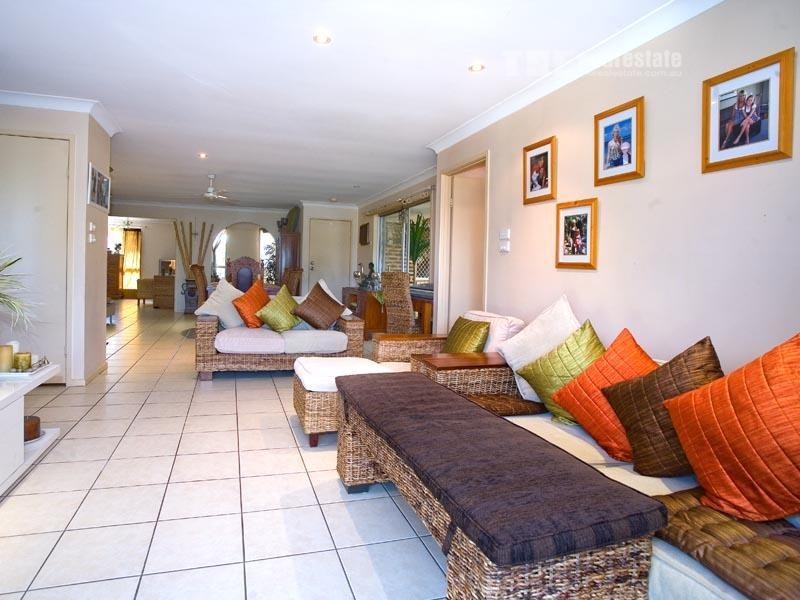 4 Pensacola Court, Broadbeach Waters QLD 4218