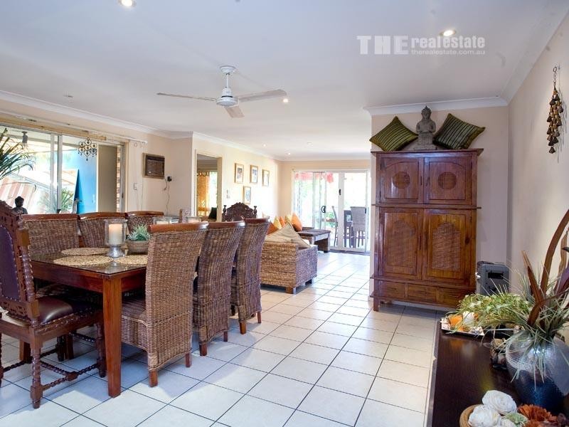 4 Pensacola Court, Broadbeach Waters QLD 4218