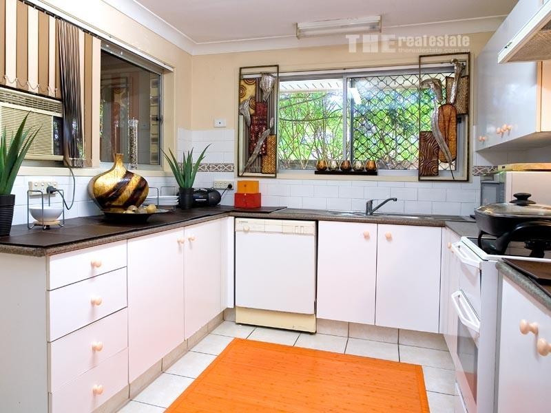 4 Pensacola Court, Broadbeach Waters QLD 4218