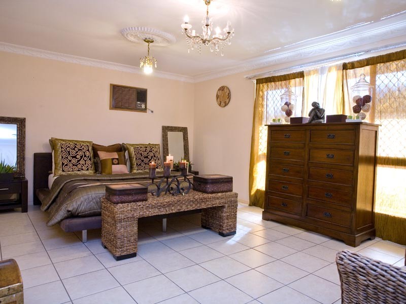 4 Pensacola Court, Broadbeach Waters QLD 4218