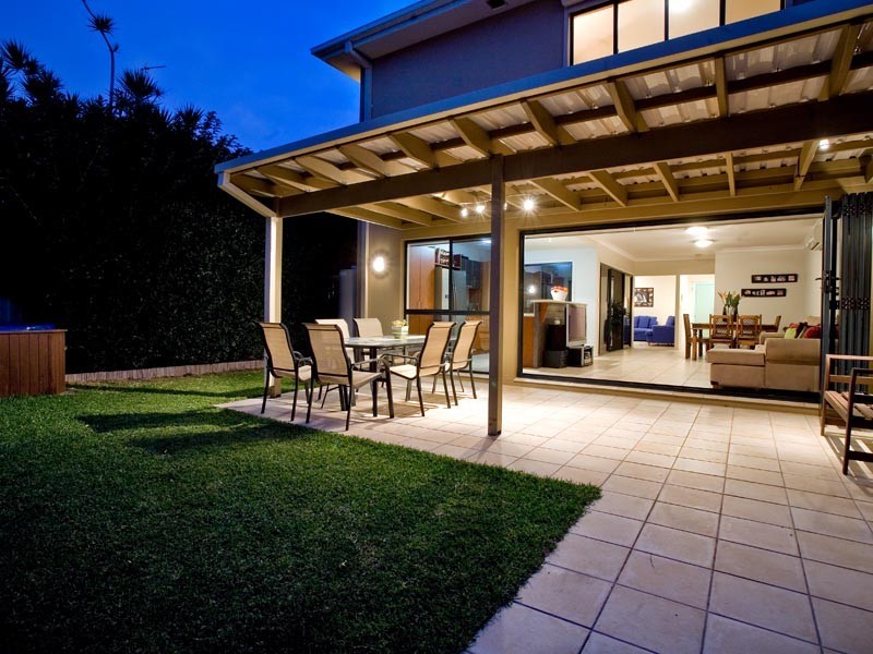 2/11 Adams Avenue, Miami QLD 4220