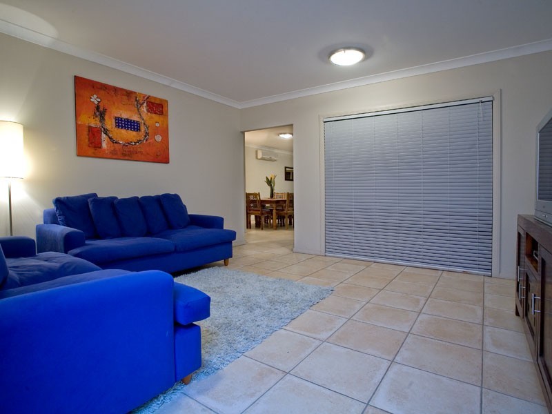 2/11 Adams Avenue, Miami QLD 4220