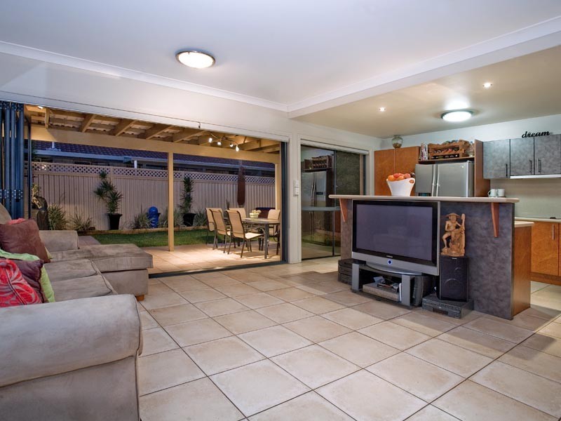 2/11 Adams Avenue, Miami QLD 4220