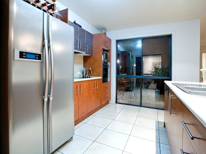 2/11 Adams Avenue, Miami QLD 4220