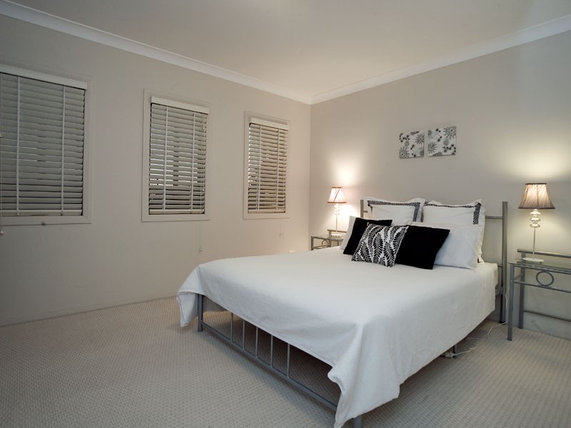 2/11 Adams Avenue, Miami QLD 4220