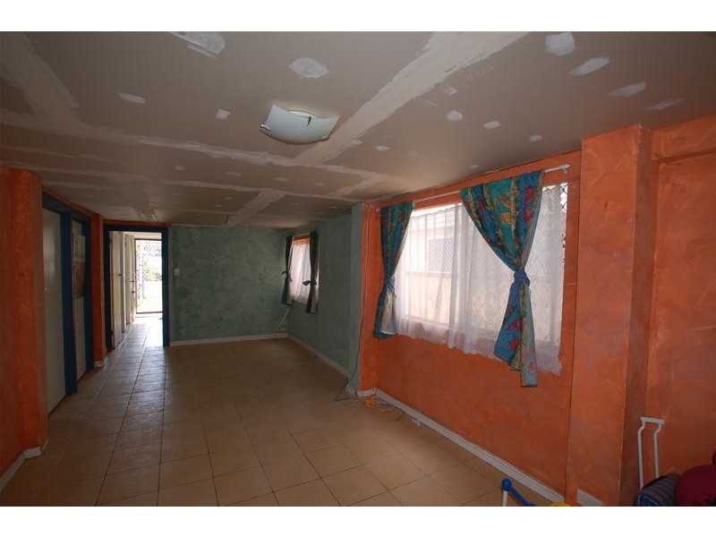 13 Hillcrest Parade, Miami QLD 4220