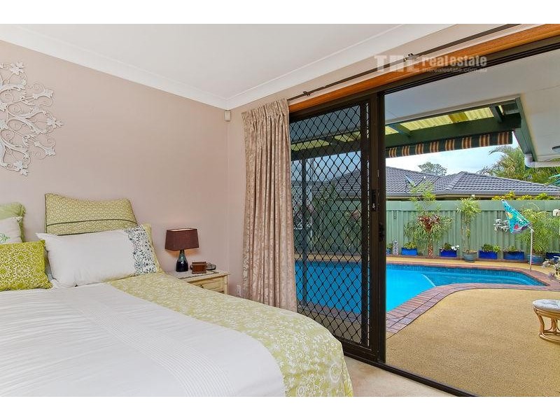 18 Anthony Drive, Burleigh Waters QLD 4220