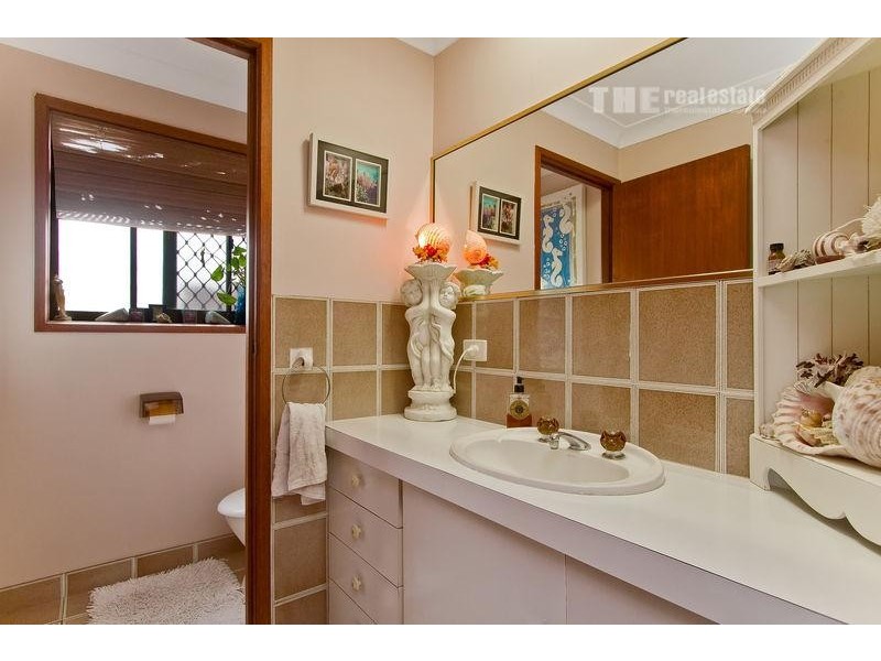 18 Anthony Drive, Burleigh Waters QLD 4220