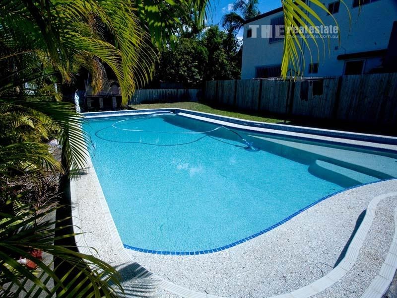 40 Sunshine Parade, Miami QLD 4220