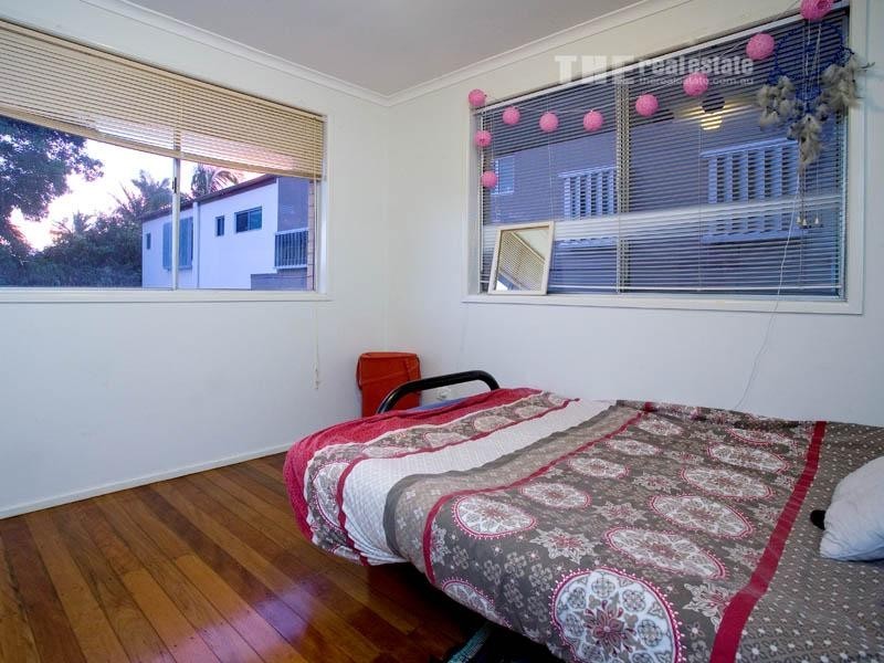 40 Sunshine Parade, Miami QLD 4220