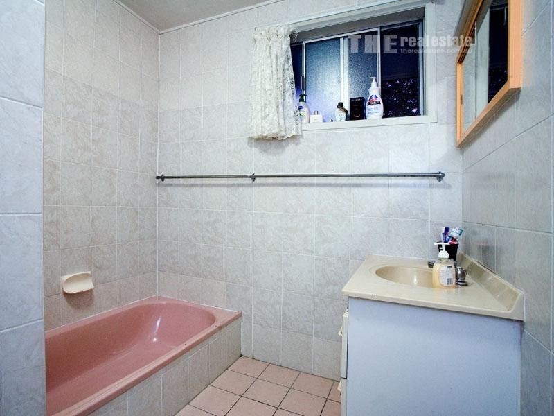 40 Sunshine Parade, Miami QLD 4220