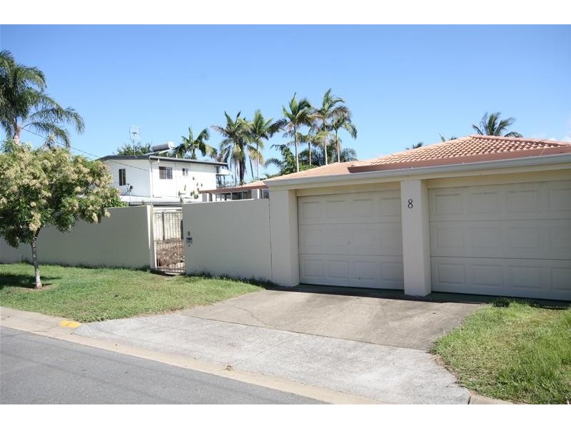 8 Costa Court, Broadbeach Waters QLD 4218