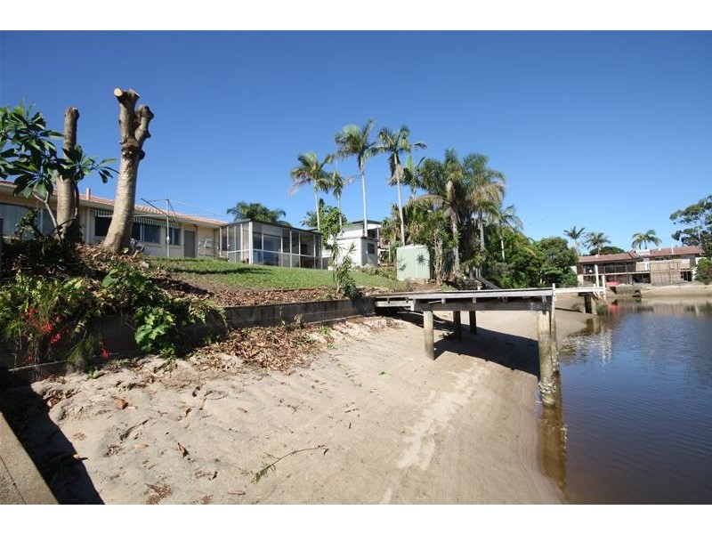 8 Costa Court, Broadbeach Waters QLD 4218