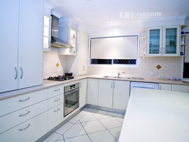 10 Eagle Avenue, Burleigh Waters QLD 4220