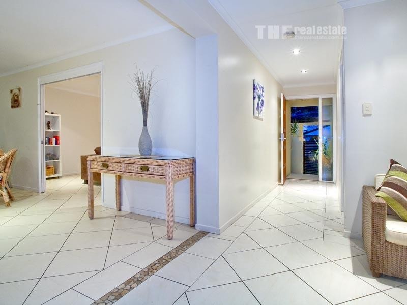 10 Eagle Avenue, Burleigh Waters QLD 4220