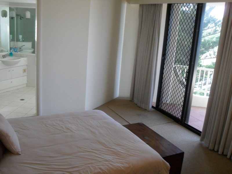 4/255 Hedges Avenue, Mermaid Beach QLD 4218