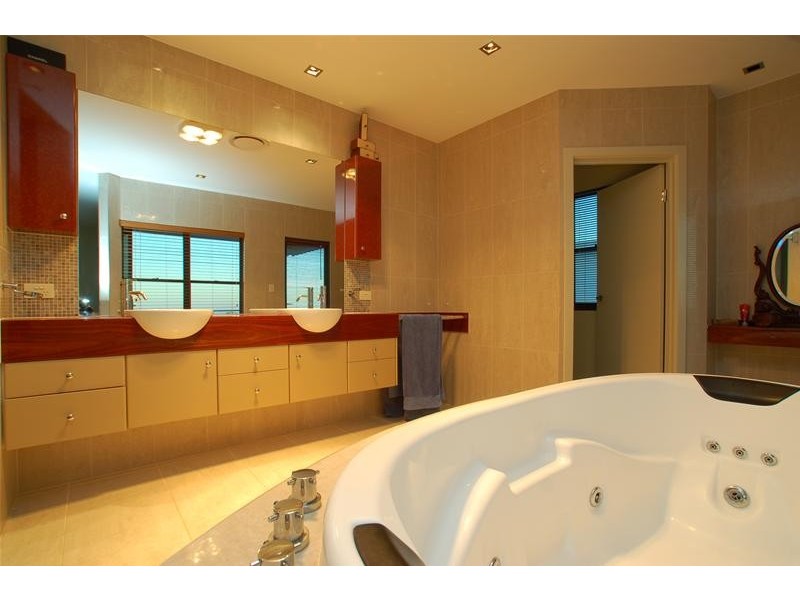 19 Southern Skies Avenue, Reedy Creek QLD 4227