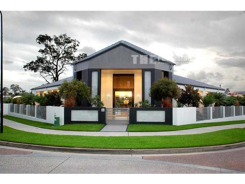 27 Azzurra Drive, Varsity Lakes QLD 4227