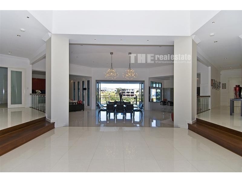 27 Azzurra Drive, Varsity Lakes QLD 4227