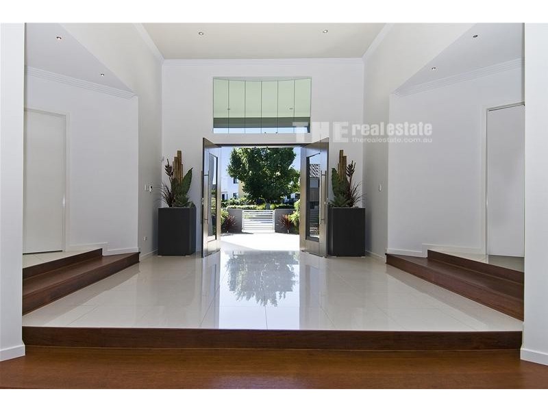 27 Azzurra Drive, Varsity Lakes QLD 4227