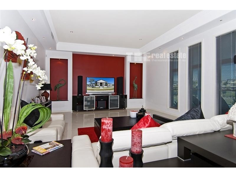 27 Azzurra Drive, Varsity Lakes QLD 4227