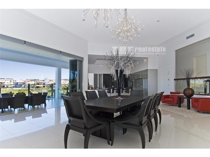 27 Azzurra Drive, Varsity Lakes QLD 4227