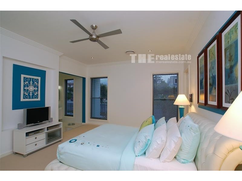 27 Azzurra Drive, Varsity Lakes QLD 4227