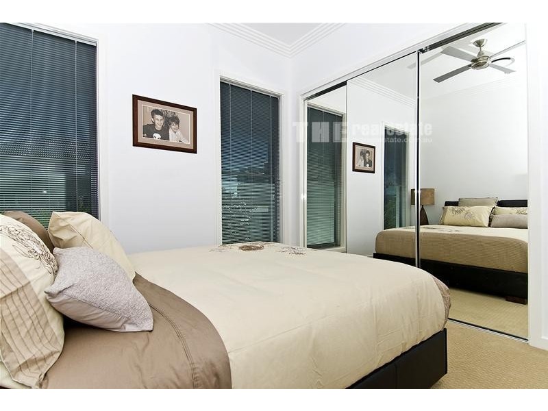 27 Azzurra Drive, Varsity Lakes QLD 4227