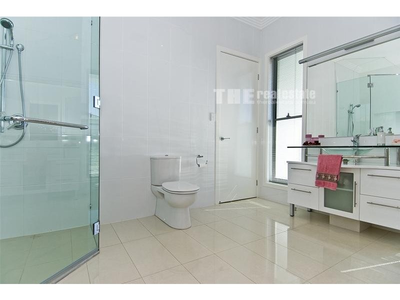 27 Azzurra Drive, Varsity Lakes QLD 4227