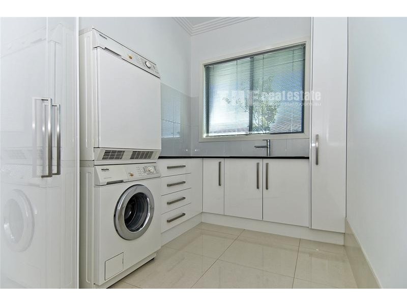 27 Azzurra Drive, Varsity Lakes QLD 4227