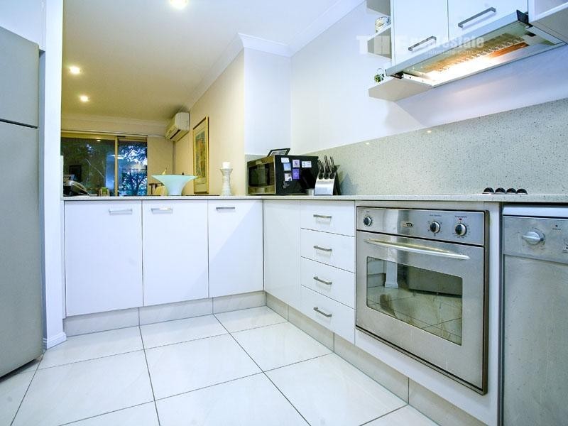 2/6 Albion Avenue, Miami QLD 4220