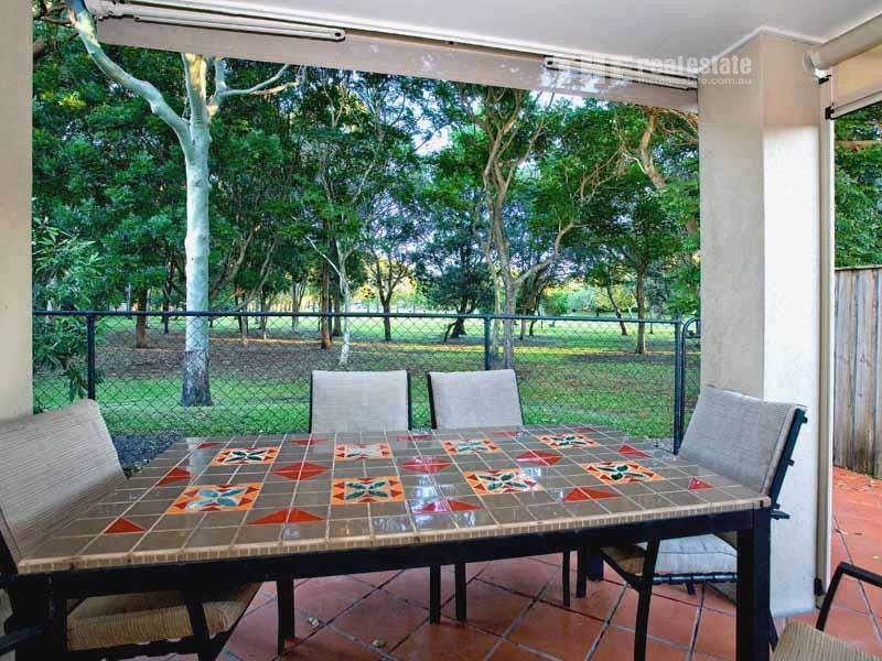 2/6 Albion Avenue, Miami QLD 4220