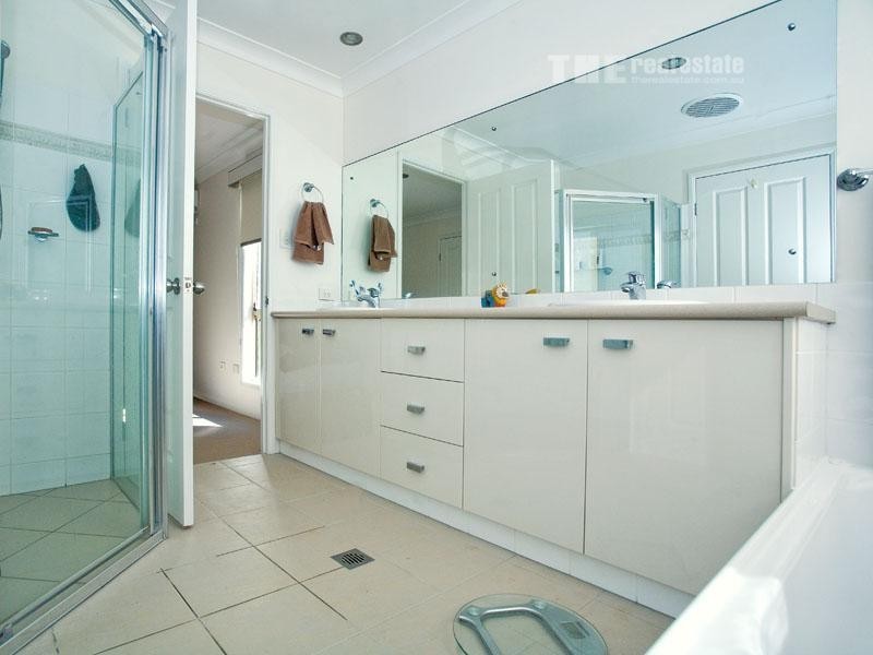 2/6 Albion Avenue, Miami QLD 4220