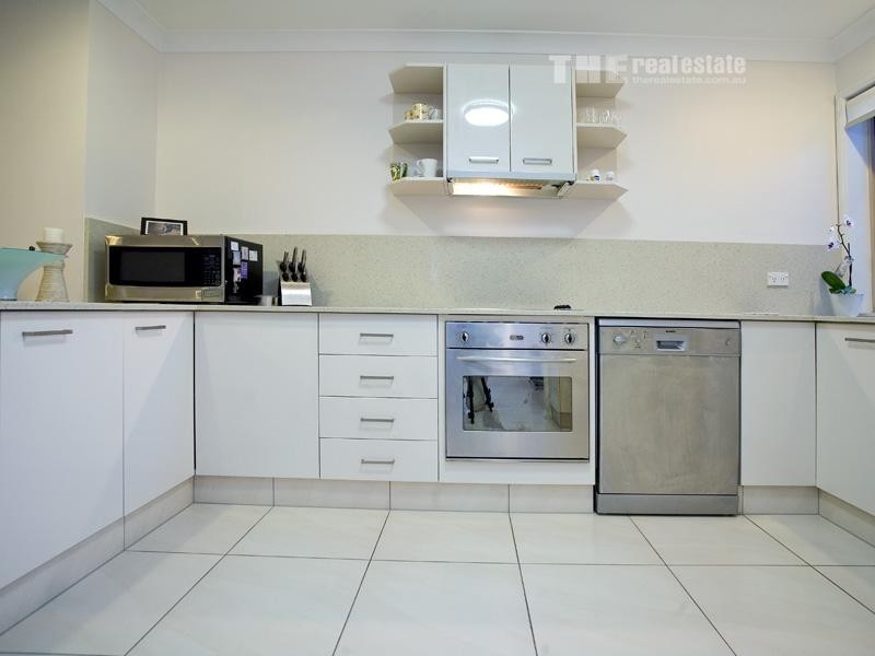 2/6 Albion Avenue, Miami QLD 4220