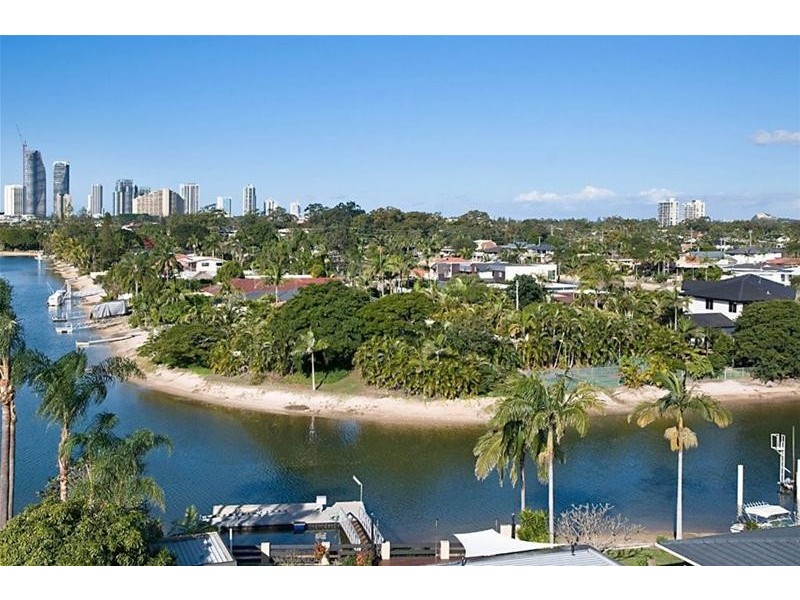 41 Park Avenue, Broadbeach Waters QLD 4218
