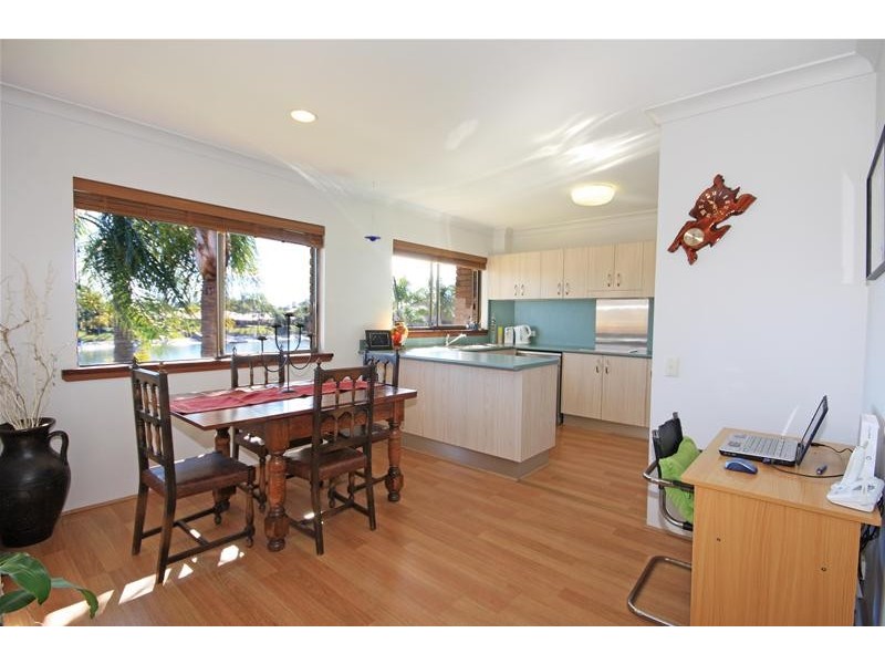 17/14 Dunlop Court, Mermaid Waters QLD 4218