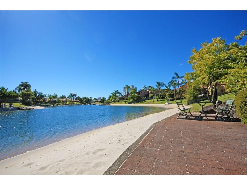 17/14 Dunlop Court, Mermaid Waters QLD 4218