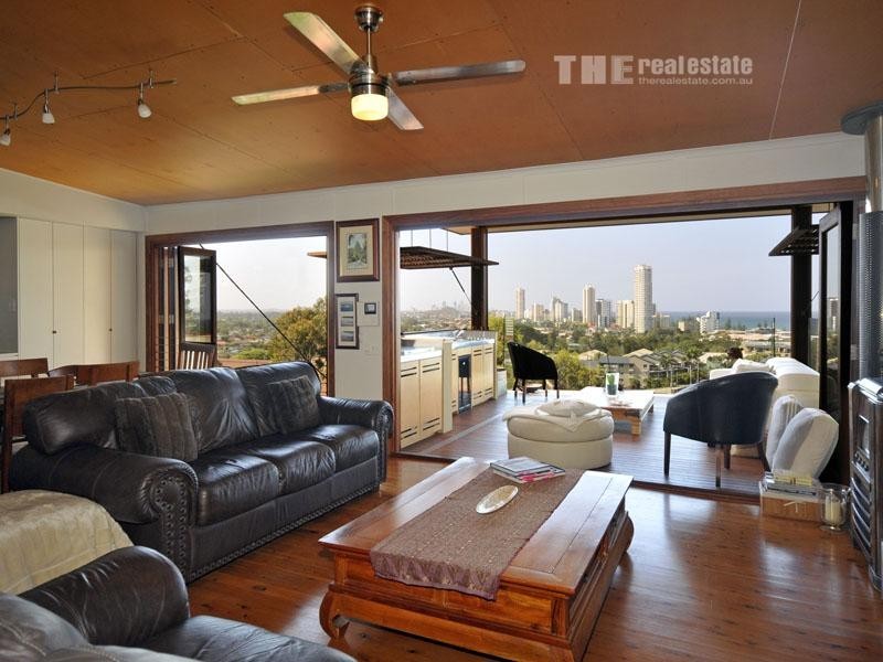 8 East Street, Burleigh Heads QLD 4220