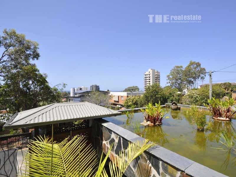 8 East Street, Burleigh Heads QLD 4220
