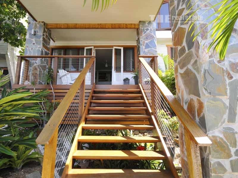 8 East Street, Burleigh Heads QLD 4220