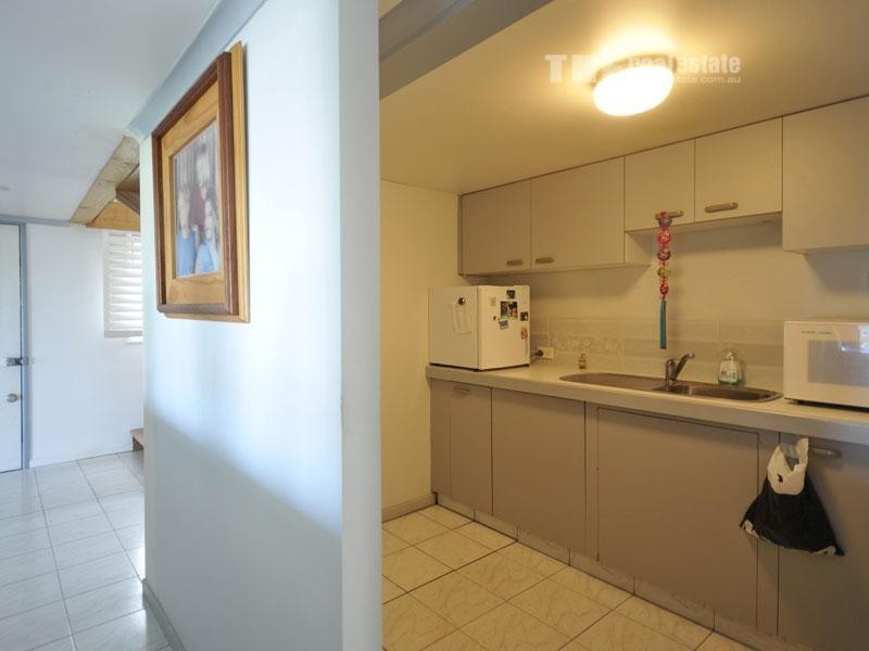 8 East Street, Burleigh Heads QLD 4220